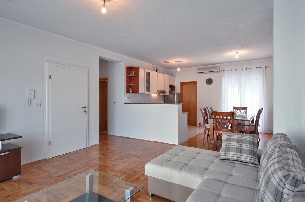 Apartments Marko Podstrana Room photo